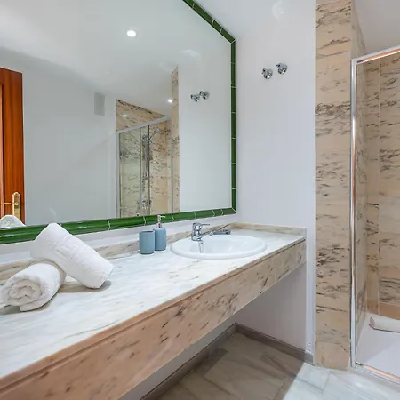 Chalet In Torrequebrada Residencial Golf Urbanization Vakantiehuis