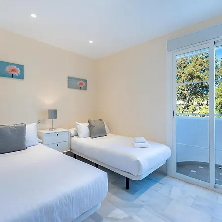 Chalet In Torrequebrada Residencial Golf Urbanization Vakantiehuis