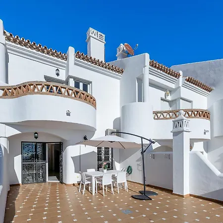 Chalet In Torrequebrada Residencial Golf Urbanization Vakantiehuis